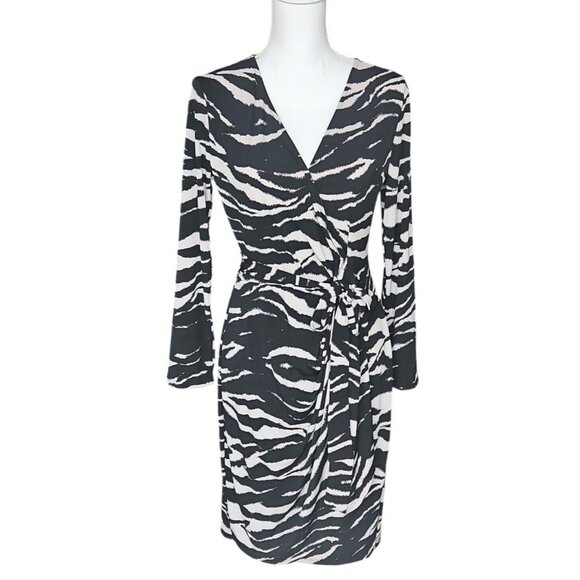 Lark and Ro True Womens Medium iWrap Dress Long Sleeve Animal Print New No Tags - Picture 2 of 3